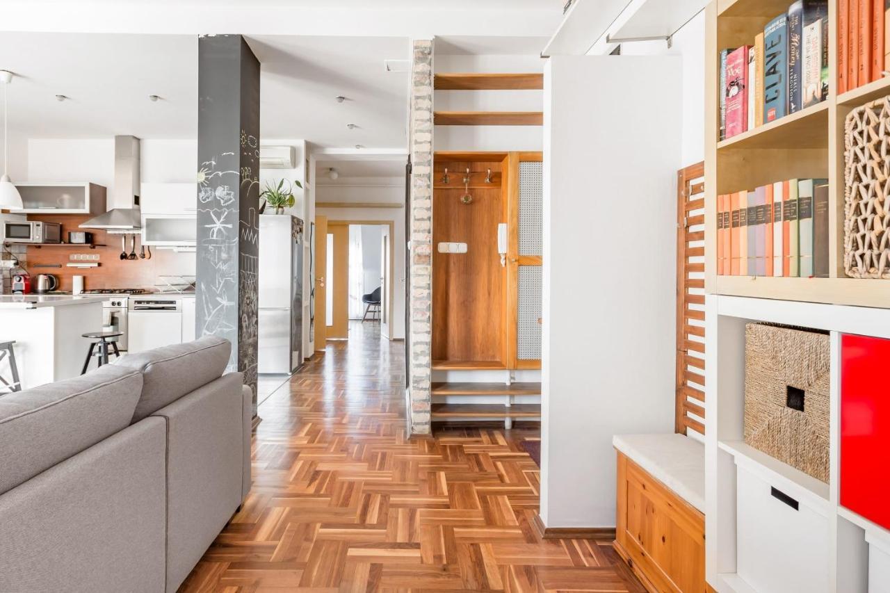 Relax Into Loft Living At A Light-Filled City Escape Будапеща Екстериор снимка