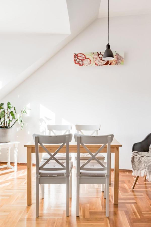 Relax Into Loft Living At A Light-Filled City Escape Будапеща Екстериор снимка