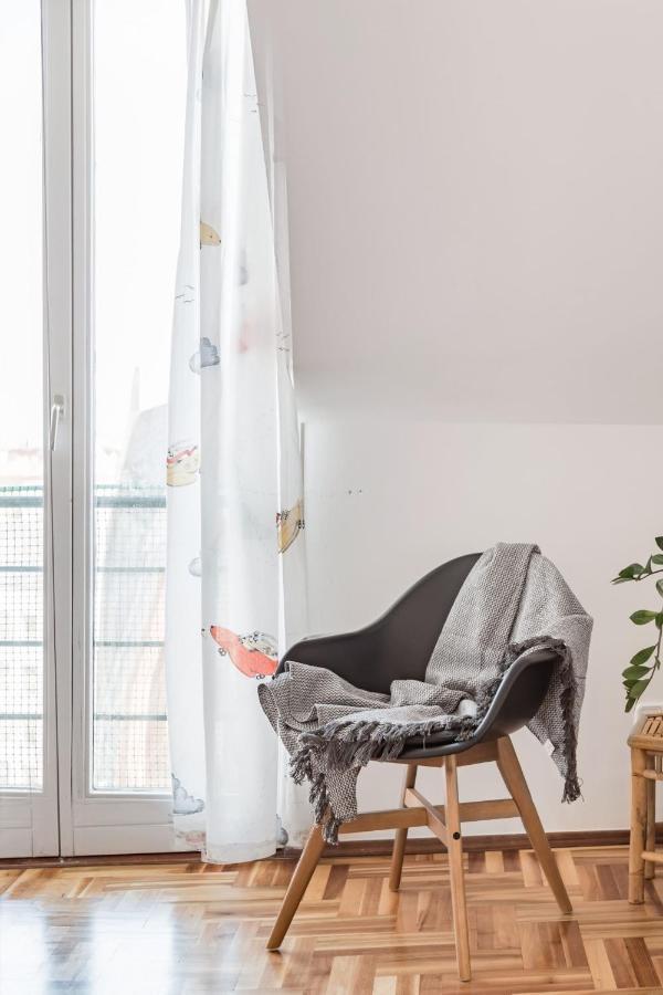 Relax Into Loft Living At A Light-Filled City Escape Будапеща Екстериор снимка
