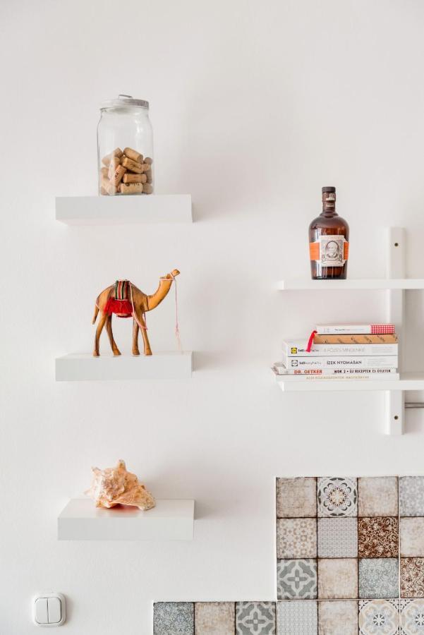 Relax Into Loft Living At A Light-Filled City Escape Будапеща Екстериор снимка