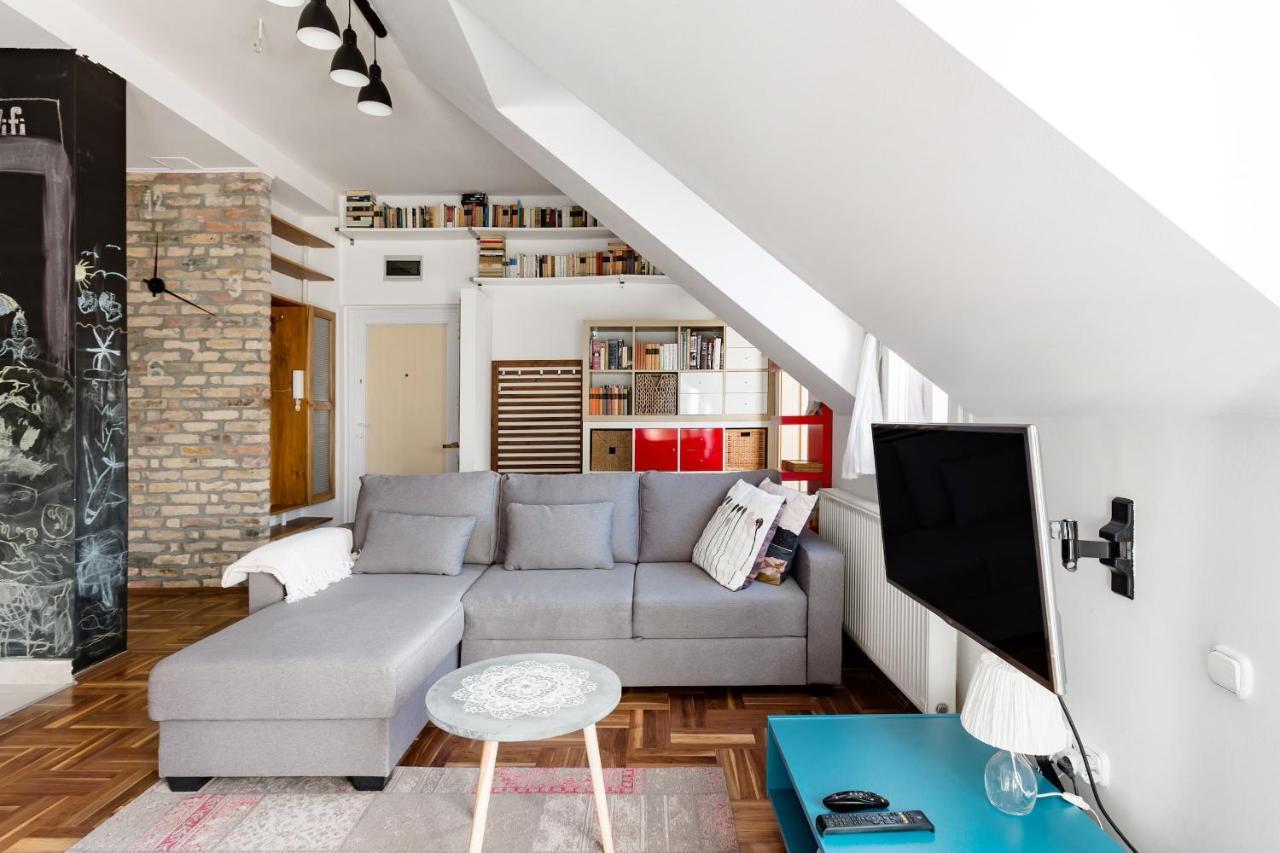 Relax Into Loft Living At A Light-Filled City Escape Будапеща Екстериор снимка