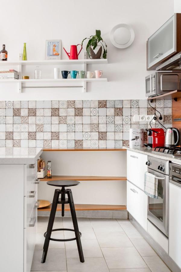 Relax Into Loft Living At A Light-Filled City Escape Будапеща Екстериор снимка