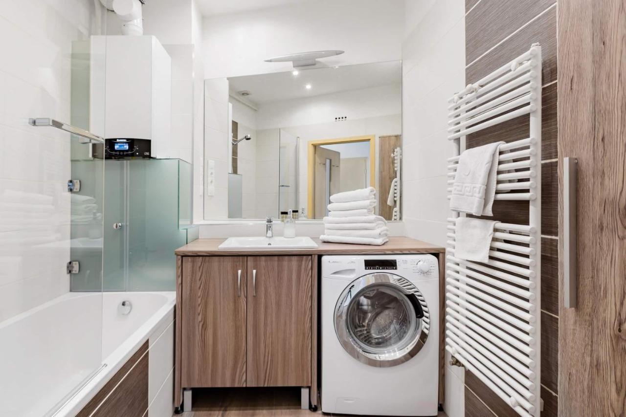 Relax Into Loft Living At A Light-Filled City Escape Будапеща Екстериор снимка